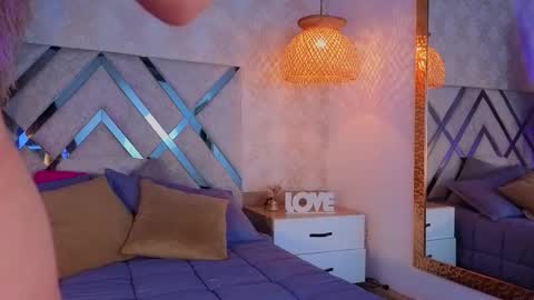 shimmer_lure online show from 02/04/26, 07:09