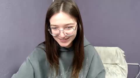 Snapshot of shining_pearl chatting on 02/21/25, 07:34 Jesica online show from 02/21/25, 07:34