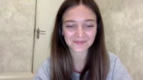 Snapshot of shining_pearl chatting on 10/14/25, 08:20 Jesica online show from 10/14/25, 08:20