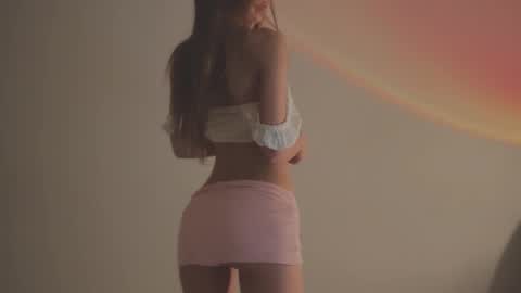 Snapshot of shiningstarrr chatting on 12/25/24, 09:43 Nika online show from 12/25/24, 09:43