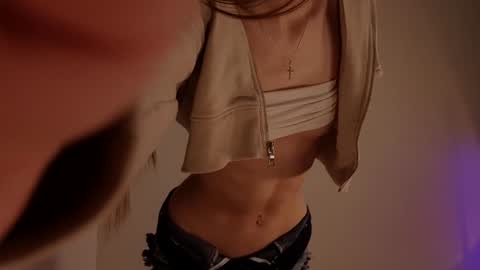 Snapshot of shiningstarrr chatting on 01/02/25, 09:39 Nika online show from 01/02/25, 09:39