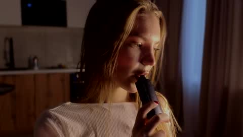 Snapshot of shiningstarrr chatting on 01/05/25, 10:53 Nika online show from 01/05/25, 10:53