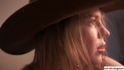 Snapshot of shiningstarrr chatting on 01/11/25, 08:22 Nika online show from 01/11/25, 08:22