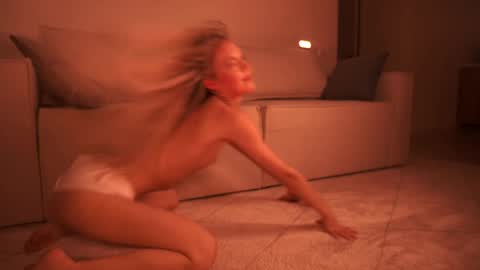 Snapshot of shiningstarrr chatting on 01/21/25, 11:02 Nika online show from 01/21/25, 11:02