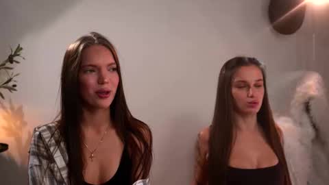 Snapshot of shiningstarrr chatting on 10/02/25, 07:54 Nika online show from 10/02/25, 07:54