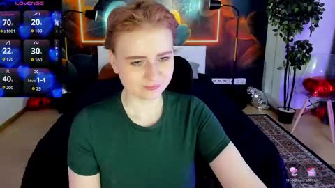 Snapshot of shiny_lisss chatting on 05/19/26, 01:56 Lisa online show from 05/19/26, 01:56