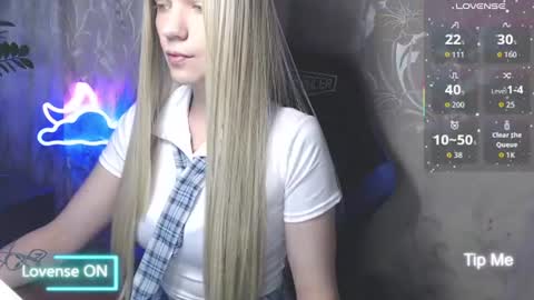 Snapshot of shiny_victoria chatting on 06/14/26, 08:27 Victoria online show from 06/14/26, 08:27