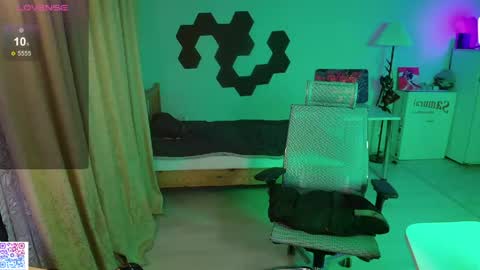 shiromy_ online show from 04/18/26, 07:07