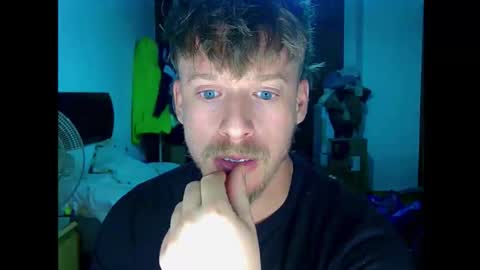 Snapshot of shirtless_dj chatting on 11/19/25, 02:11 Cick Goreskin online show from 11/19/25, 02:11