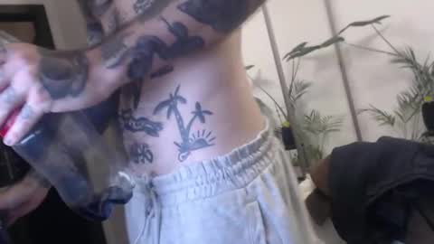 Snapshot of shockedc chatting on 12/20/25, 11:23 YanYanYan online show from 12/20/25, 11:23