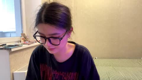 Snapshot of shontagrabowski chatting on 05/21/26, 12:12 Marie online show from 05/21/26, 12:12