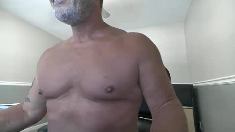 Snapshot of shooter0069 chatting on 05/05/26, 03:09 Getting mine online show from 05/05/26, 03:09