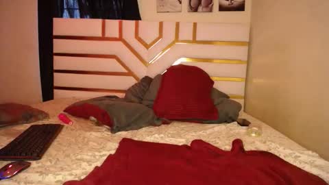 Snapshot of shortandsweete chatting on 03/19/26, 02:43 shawry online show from 03/19/26, 02:43
