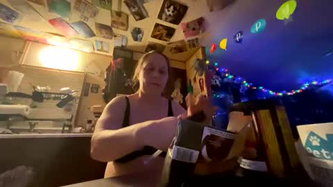 Snapshot of shorty920505 chatting on 12/16/25, 03:22 shorty920505 online show from 12/16/25, 03:22