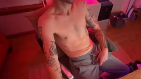 Snapshot of showdowntowne chatting on 10/17/25, 08:17 RuffClub online show from 10/17/25, 08:17