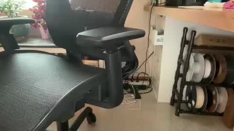 Snapshot of showflyer06 chatting on 12/02/25, 07:53 showflyer06 online show from 12/02/25, 07:53