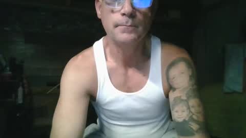 Snapshot of showingoff40 chatting on 10/07/25, 10:23 Red4040 online show from 10/07/25, 10:23