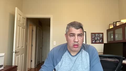 Chicago Guy online show from 12/02/24, 08:22