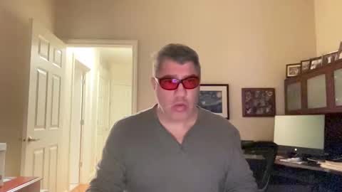 Chicago Guy online show from 02/05/25, 04:37