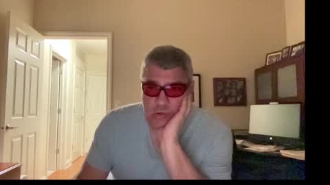 Chicago Guy online show from 10/29/25, 03:53