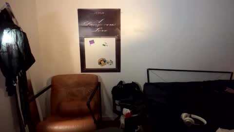 Snapshot of shreddylong chatting on 05/02/26, 02:27 shreddylong online show from 05/02/26, 02:27