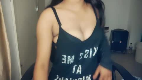 Snapshot of shreya_0 chatting on 10/05/25, 02:26 shreya_0 online show from 10/05/25, 02:26