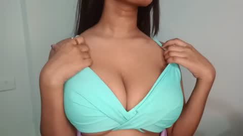 Snapshot of shreya_07 chatting on 06/10/26, 01:32 shreya_07 online show from 06/10/26, 01:32