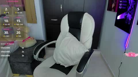 Snapshot of shy_angel4 chatting on 02/03/26, 06:22 Nahomy online show from 02/03/26, 06:22