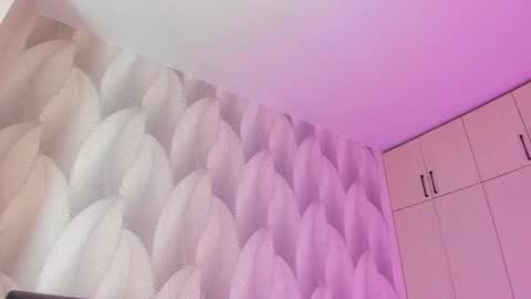 Mika online show from 12/19/24, 05:51