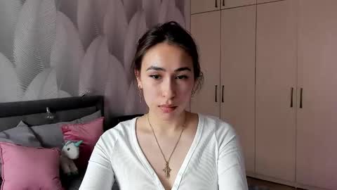 Mika online show from 02/08/25, 07:04