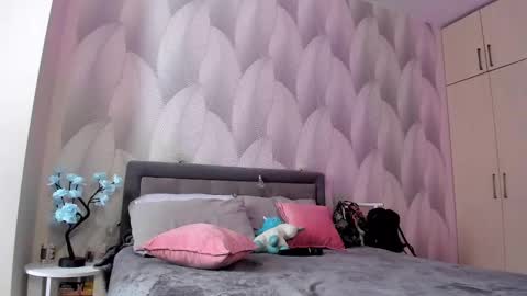 Mika online show from 02/10/25, 05:14