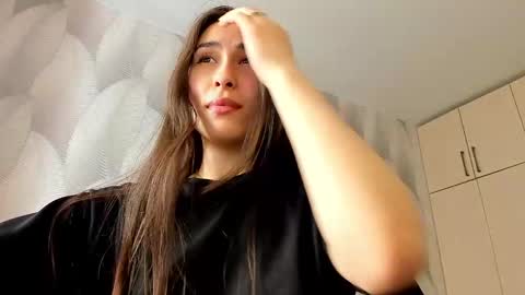 Mika online show from 03/04/25, 06:15