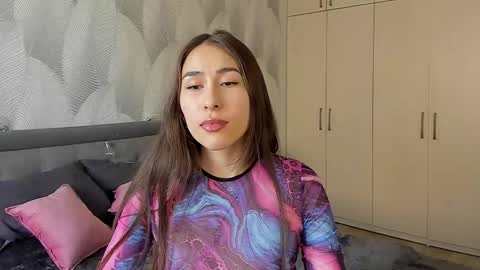 Mika online show from 03/12/25, 08:19