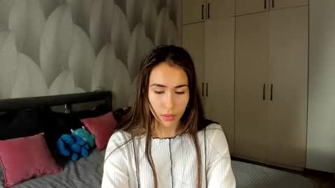 Mika online show from 09/21/25, 03:30