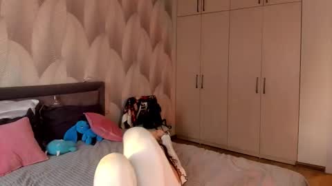 Mika online show from 11/01/25, 02:02