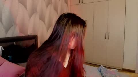 Mika online show from 12/17/25, 03:23