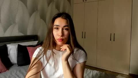 Mika online show from 04/20/26, 02:14