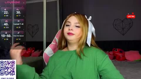 Snapshot of shy_blondiee chatting on 01/17/25, 11:18 Molly online show from 01/17/25, 11:18