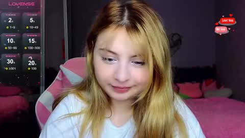 Snapshot of shy_blondiee chatting on 02/08/25, 12:38 Molly online show from 02/08/25, 12:38