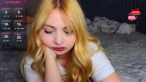 Snapshot of shy_blondiee chatting on 03/10/25, 10:02 Molly online show from 03/10/25, 10:02