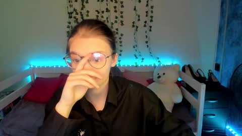 Snapshot of shy_elina01 chatting on 10/04/25, 10:02 shy_elina01 online show from 10/04/25, 10:02