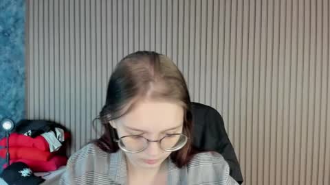 Snapshot of shy_elina01 chatting on 10/06/25, 10:23 shy_elina01 online show from 10/06/25, 10:23