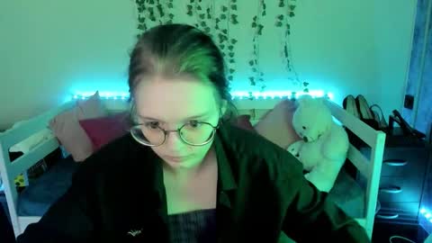 Snapshot of shy_elina01 chatting on 10/10/25, 10:36 shy_elina01 online show from 10/10/25, 10:36