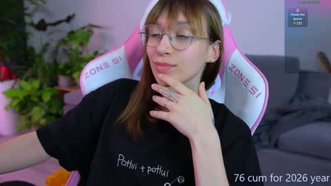 Snapshot of shy_or_horny chatting on 03/24/26, 10:04 HI i am Marcy online show from 03/24/26, 10:04
