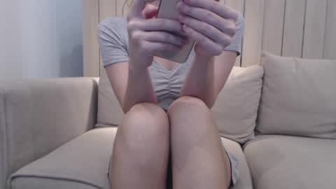 shy_schoolgirl_ online show from 02/05/25, 03:52