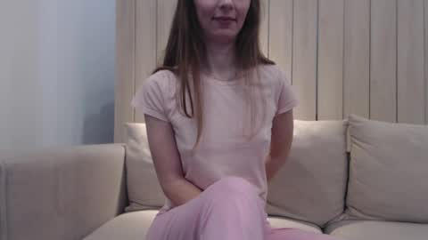 shy_schoolgirl_ online show from 03/03/25, 04:24