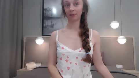 shy_schoolgirl_ online show from 11/15/25, 03:30