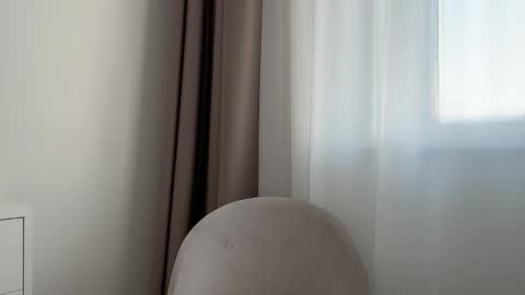 shy_schoolgirl_ online show from 12/21/25, 10:44