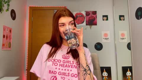 Snapshot of shybella_girl chatting on 12/03/24, 08:05 Bella online show from 12/03/24, 08:05