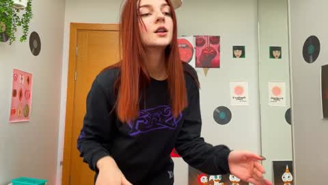 Snapshot of shybella_girl chatting on 12/04/24, 10:57 Bella online show from 12/04/24, 10:57